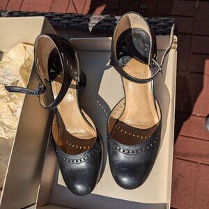 Arturo Chiang "Betty Lou" black heels size 7